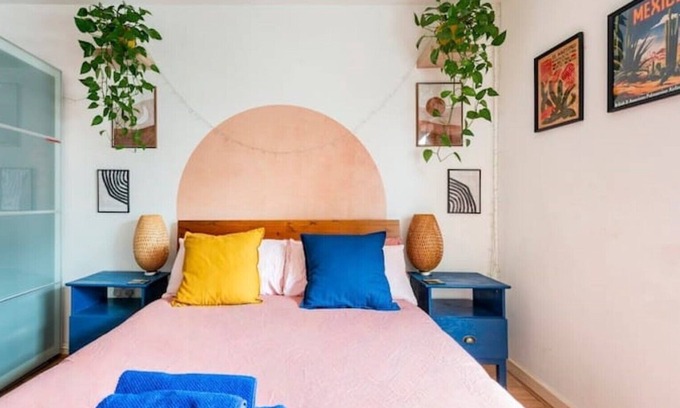 Stepney Green Apartment | Bright Artistic Flat in Central London