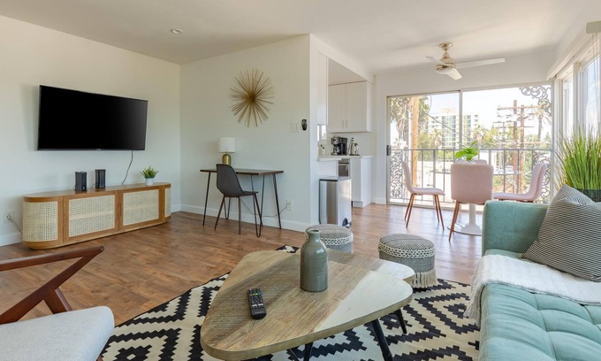 East Village Apartment | Bright, Beautiful Long Beach Condo