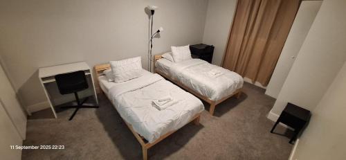Southwest Edmonton Apartment | Bright & Chic 3-Bed Unit for Family or Business by UofA, Whyte Ave, Downtown in Edmonton