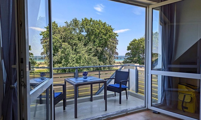 Zingst Apartment | Bright, comfortably furnished apartment directly on the dyke and beach - Residence