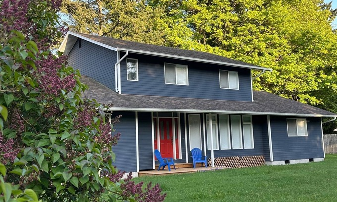 Point Roberts House | Bright Comfy 3 Bedroom home 10 Min. walk to Lily Point Marine Park