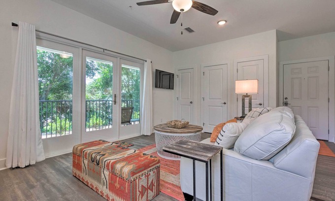 Santa Rosa Beach Condo | Bright Condo w/Pool, 3 Blocks to Santa Rosa Beach