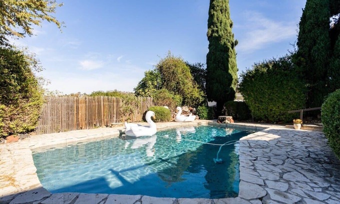 La Mesa House | Bright Contemporary 5-Bedroom Oasis, Pool and Yard