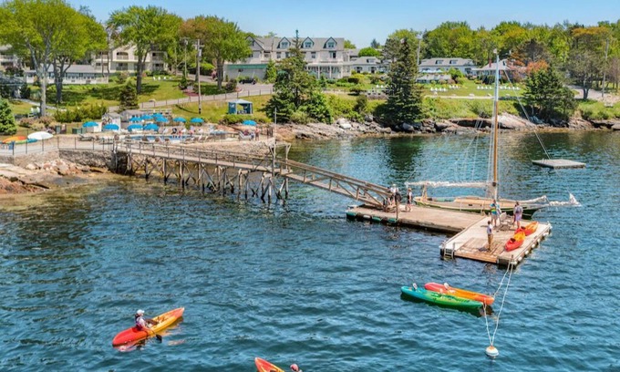 Boothbay Harbor Cabin | Bright Cottage| Porch+Waterfront | No Hidden Fees