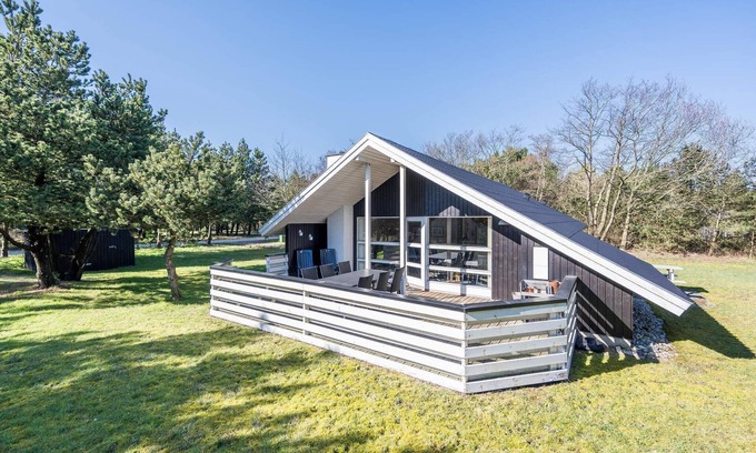 Houstrup House | Bright Cottage with Covered Terrace-By Traum