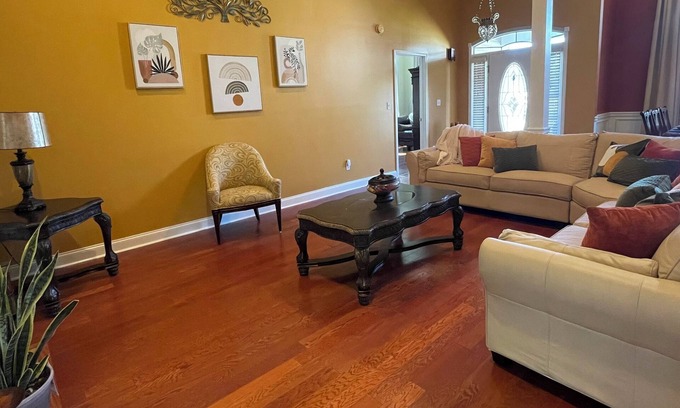 Kathleen House | Bright & cozy 3 bedroom home minutes from theme parks and many dining options.