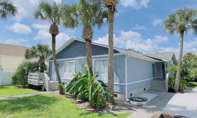 Crescent Beach Apartment | Bright & cozy 2BR,2BA beach retreat! A