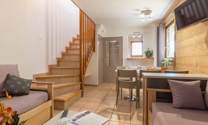 La Salle-les-Alpes Apartment | Bright duplex chalet · Shuttle to slopes · Free WIFI · Pets allowed