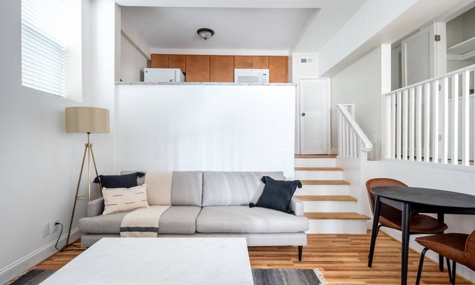 Adams Morgan Apartment | Bright Dupont Circle 1BR nr. U Street, Metro & Glen’s Mkt, by Blueground