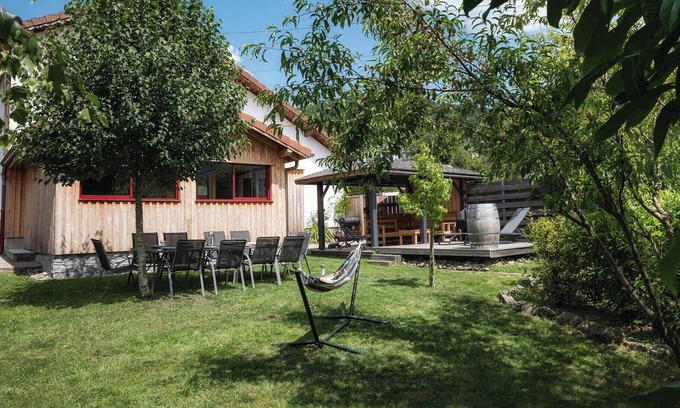 Saulxures-sur-Moselotte House | Bright and colorful house with sauna, hut, henhouse, bicycles & garden