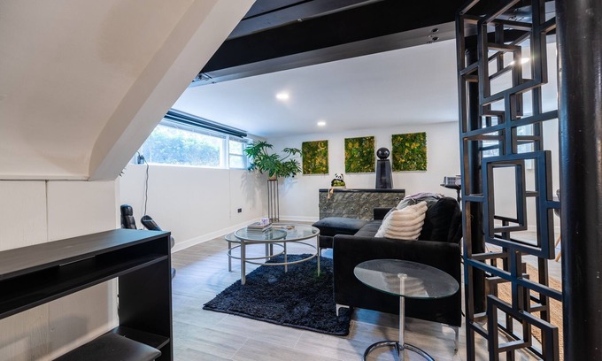 Evanston Apartment | Bright Garden Studio