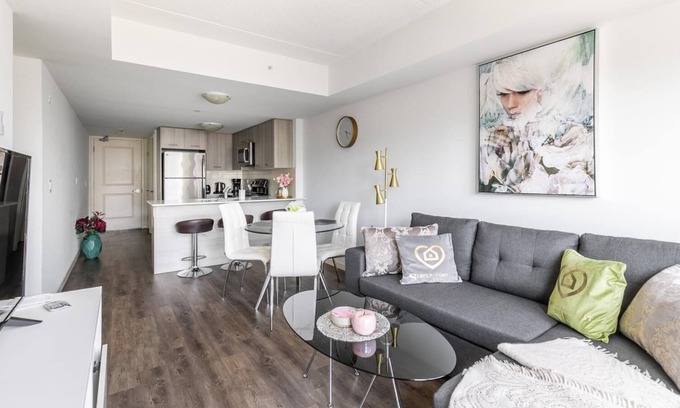 Beasley Apartment | Bright Hamilton Apartment with Balcony. GYM, BBQ