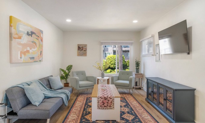 Lower Queen Anne House | Bright Home in Queen Anne near Space Needle!