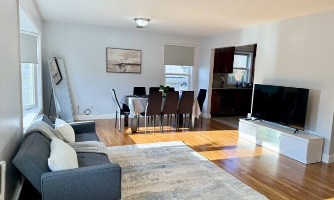 Passaic House | Bright Home Minutes to NYC
