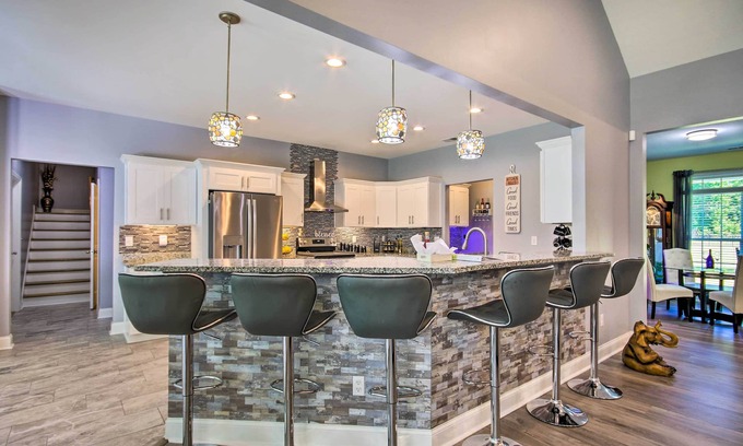 Hopkins Cottage | Bright Hopkins Home w/Game Room & Fire Pit!
