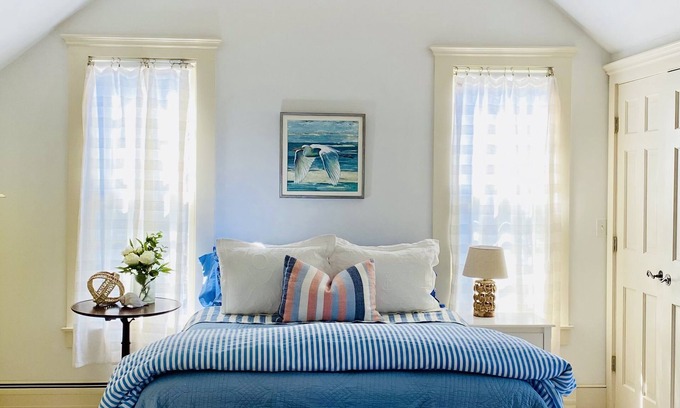 Nantucket Town House | Bright, In-Town Nantucket Cottage + Yard - Walk to Main St.