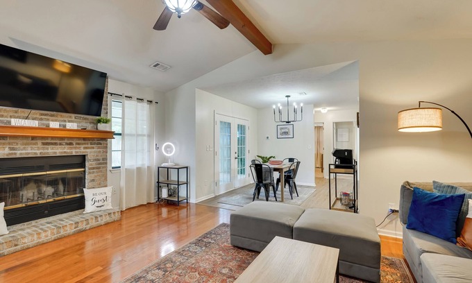 Lynn Haven House | Bright Lynn Haven Home w/Screened Porch & Yard!