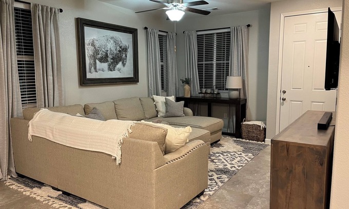 Sparks House | Bright & Modern 3BR Home W/Garage