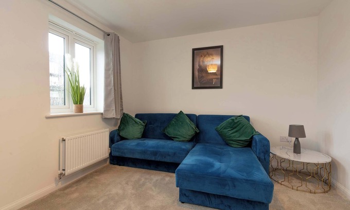 Yeovil House | Bright & Modern 4 Bedroom House in Yeovil