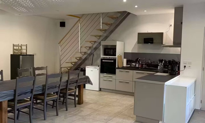 Epinoy House | Bright, modern and spacious apartment