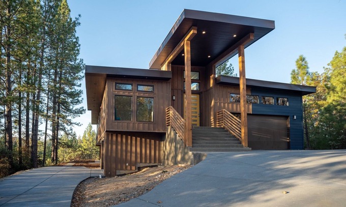 Placerville House | Bright, Modern,Spacious~2 level home, Great location 7 bedrooms 5 bath Sleeps 20