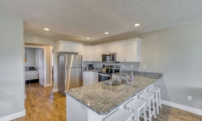 Kanab House | Bright & Modern @ theHeart of Red Rock Recreation!
