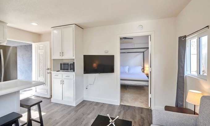 Raisin House | Bright & New Back House KING Tower District