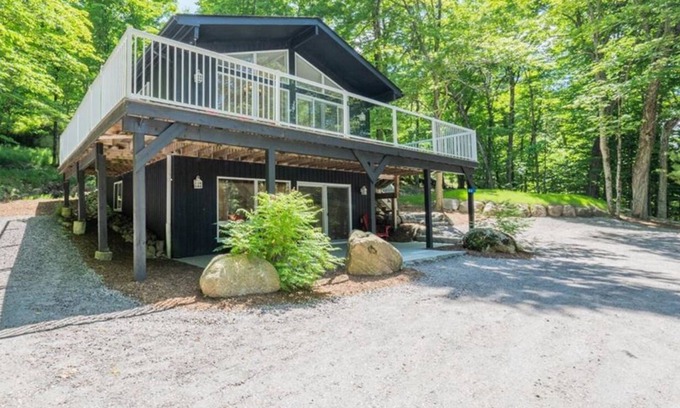 Muskoka Lakes Cottage | Bright Newly Renovated Cottage on Lake Rosseau, 5 mins from Port Carling
