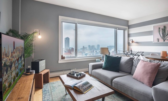 Lower Nob Hill Apartment | Bright Nob Hill Studio w/Gym, Sauna + City View by Blueground