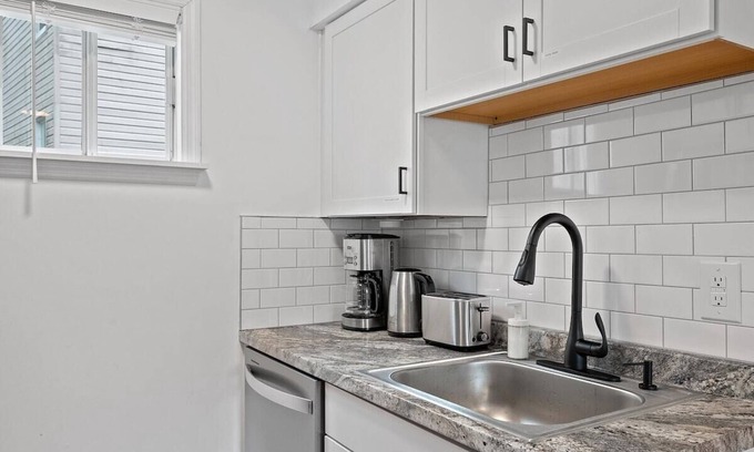 Pittsburgh Apartment | Bright & Quiet 1Bdr Apt in Millvale/Lawrenceville