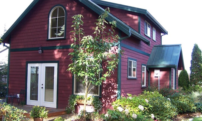 Port Townsend Cottage | Bright, Quiet Home, Perfect For Bird Watching Nestled In Friendly Neighborhood.