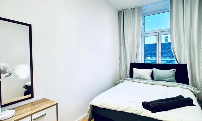 Liesing Apartment | Bright Room | 4BR Apt by Alterlaa Station