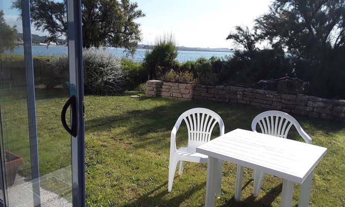 Roscoff Apartment | Bright, sea-view apartment with direct beach access