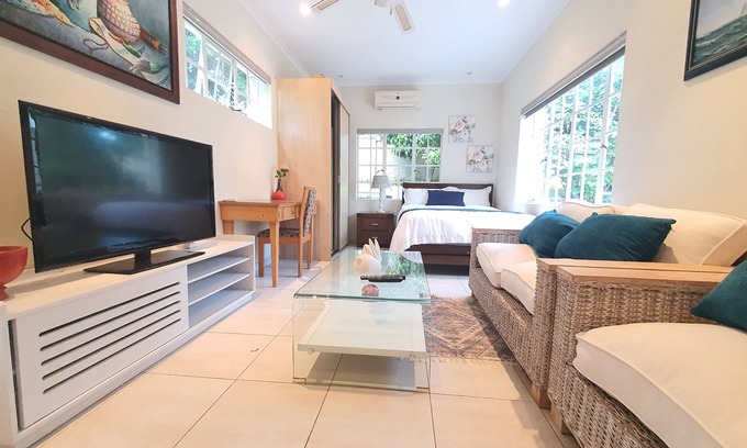 Greater Johannesburg Metropolitan Area House | Bright & Secure Unit In The Heart Of Sandton