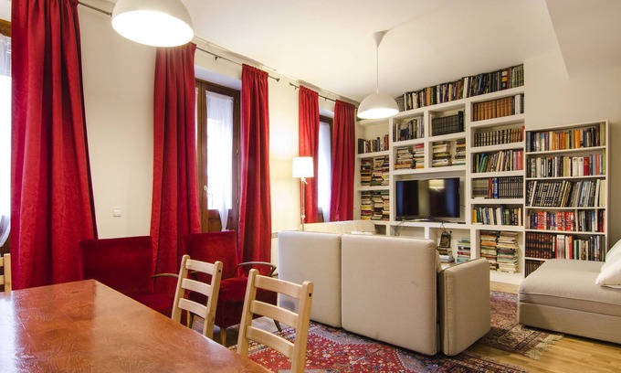 Golden Triangle of Art Apartment | Bright & Spacious 2BD 2BTH - City Center