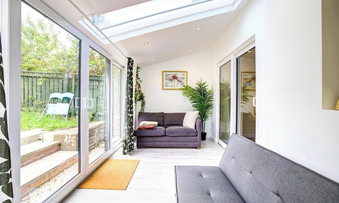 Newcastle-upon-Tyne House | Bright & Spacious 3 Bedroom Home in Newcastle
