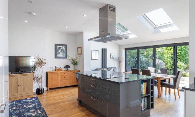 Hove House | Bright & Spacious 3Bedroom Home