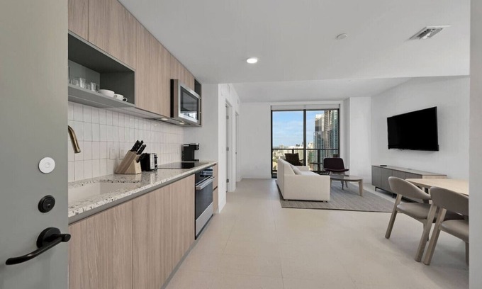 Downtown Miami Condo | Bright & Spacious Modern 1BR