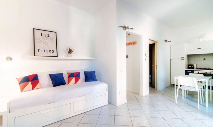 Como Apartment | Bright studio near the centre of Como (Bixio 2)