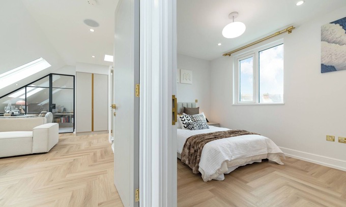 Cannon Hill Apartment | Bright & Stylish Flat Near Wimbledon – Your London Escape Awaits!