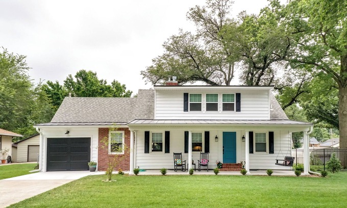 Emporia House | Bright & Sunny Getaway w/Bikes: 1 Mi to ESU!