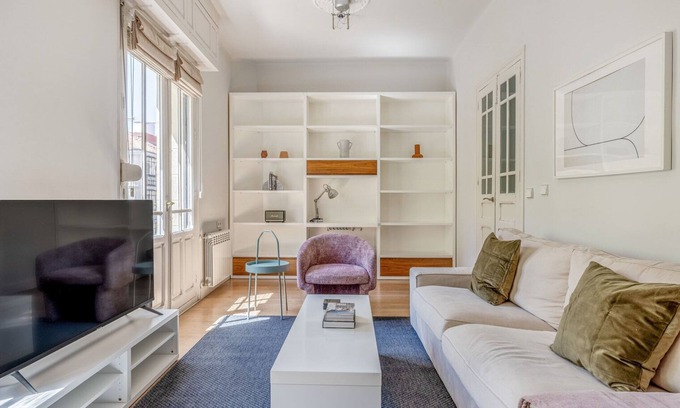 Trafalgar Apartment | Bright Trafalgar 2BR, near Plaza de Olavide, by Blueground
