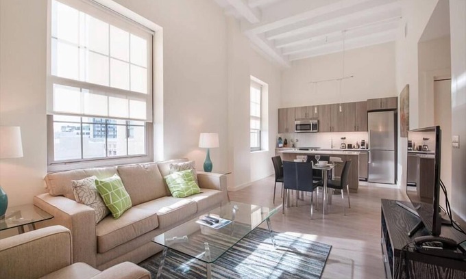 Chinatown Apartment | Bright Travel-friendly 1BR Downtown Condo | Perfect for Medical Tourism