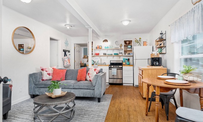 Albany Cottage | Bright & Trendy Cottage Close to Downtown Albany & Near OSU, Sleeps 4
