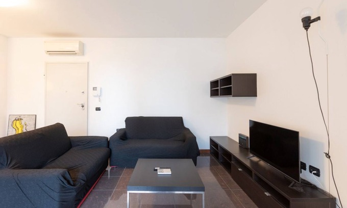 Milan Apartment | Bright two bedrooms apartment with terrace - Mirable PM
