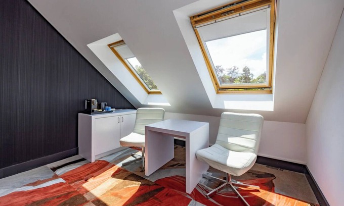 Uden Hotel | Bright Unit Near Climbing Park Garden Views Parking Included