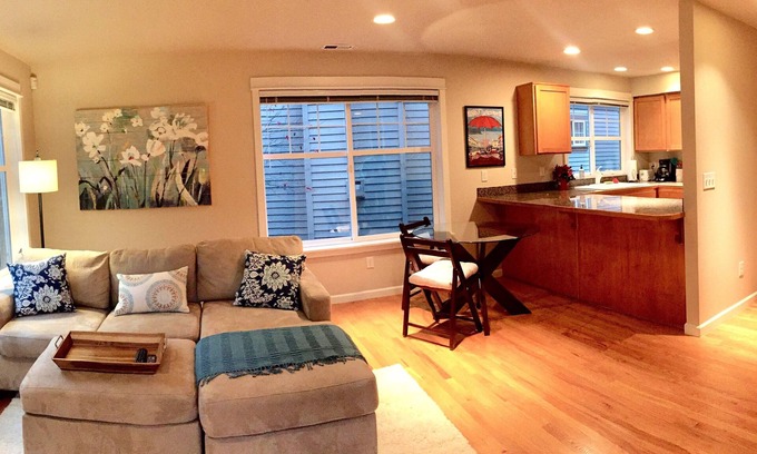Ravenna House | Bright University District 3 BR - Near Downtown & UW w/Parking - Pets Welcome