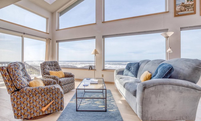 Yachats House | Bright, Updated, Oceanfront Beauty Puts Rugged Yachats Shore at Your Doorstep!