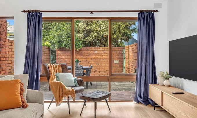 Brighton House | Brightly Beachside Where Jetty Rd meets the Ocean