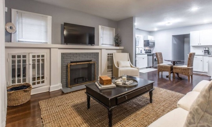 Northeast Kansas City House | Brighton Park House | 3 BR